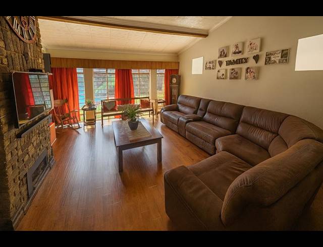 5 BEDROOM HOUSE FOR SALE IN WATERKLOOF GLEN